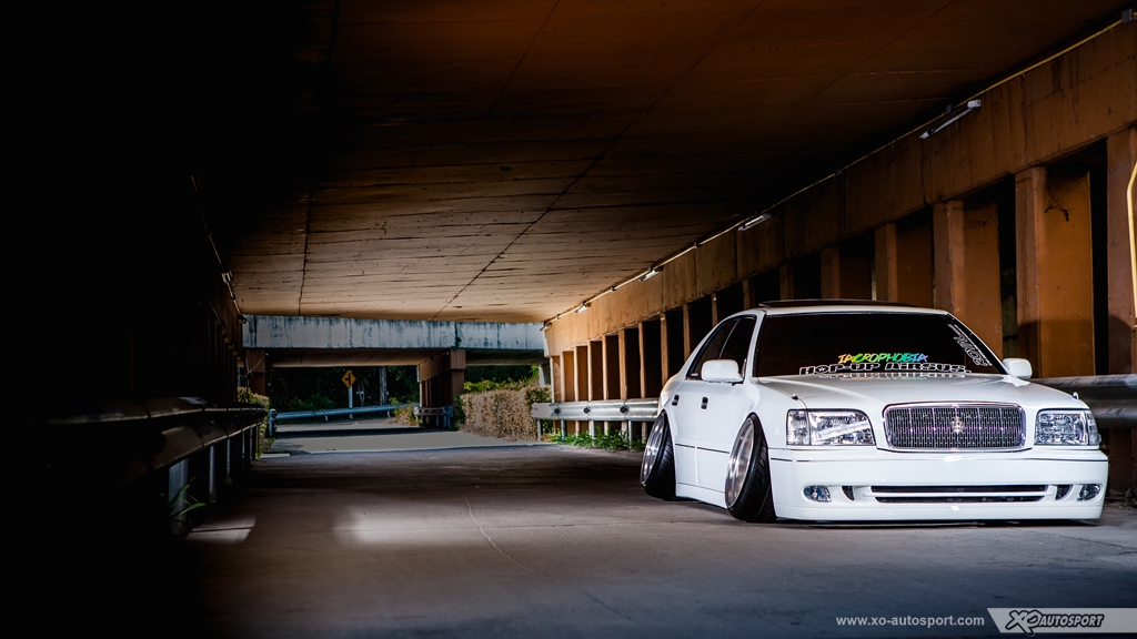 58_01  XO Toyota Crown Royal Garage 22