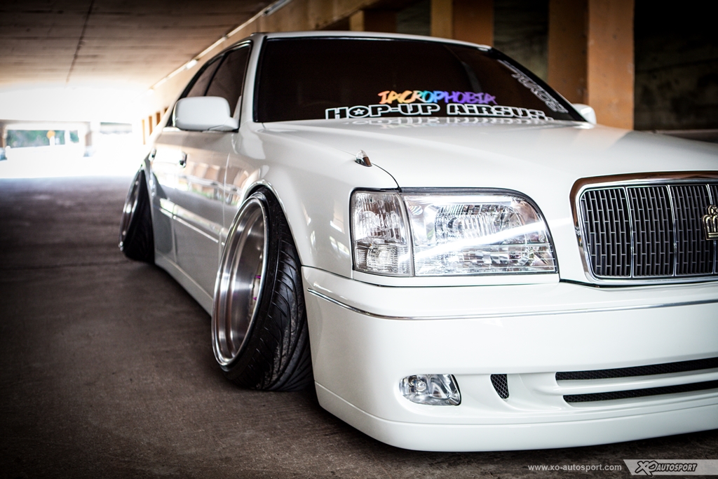 58_01  XO Toyota Crown Royal Garage 33