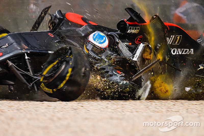 f1-australian-gp-2016-fernando-alonso-mclaren-mp4-31-in-a-huge-crash