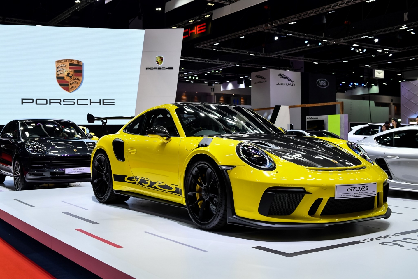 09. Porsche 911 Weissach Package